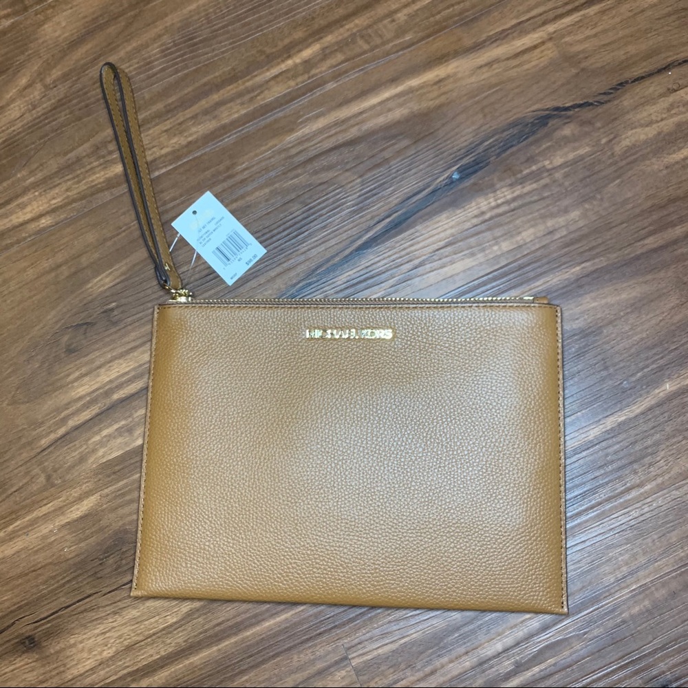 Micheal kor wristlet brown